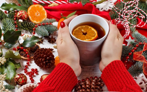 10 infusi per il dopo Natale: tisane naturali per ritrovare leggerezza