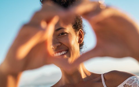 Come ottenere un'abbronzatura perfetta e naturale: consigli per attivare e mantenere la melanina estiva