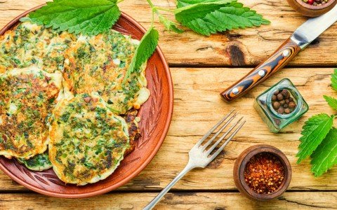 frittate alle erbe selvatiche e aromatiche: ricetta e benefici