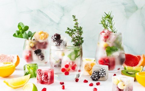 Gelati e granite con infusi di piante officinali: ricette salutari per l'estate