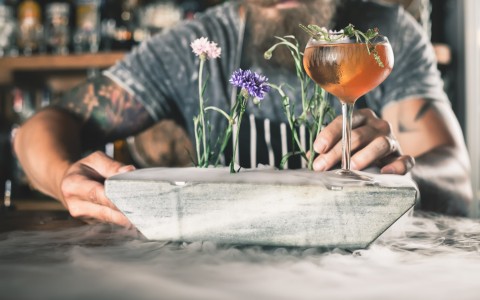 Impariamo a fare liquori con piante medicinali sane per l'organismo: Timo, Elicriso e Lavanda